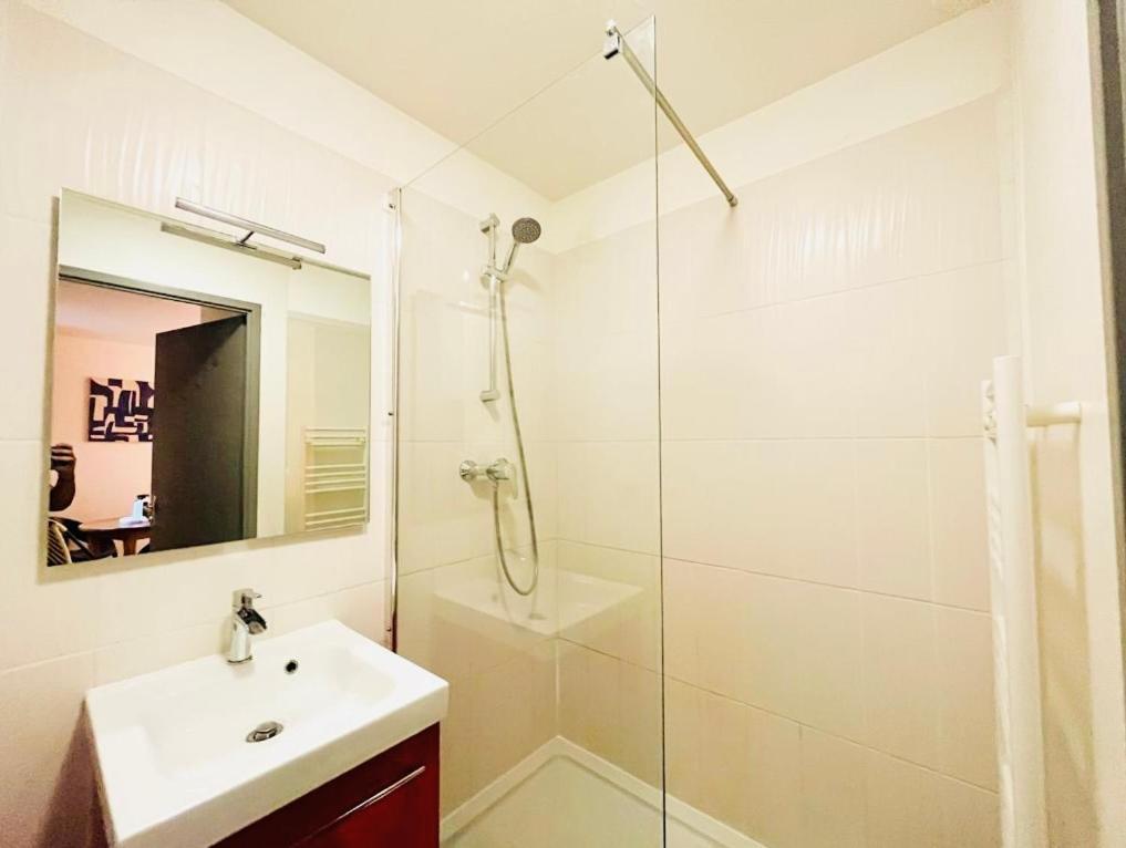 Suite Kobalt Villeurbanne Luaran gambar